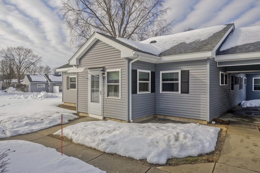 38 Applewood Dr, Chicopee, Massachusetts, 2 Bedrooms Bedrooms, 4 Rooms Rooms,1 BathroomBathrooms,Residential,For Sale,Applewood Dr,73478842