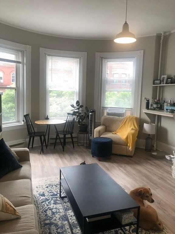 301 Newbury St, Boston, Massachusetts, 1 Bedroom Bedrooms, 2 Rooms Rooms,1 BathroomBathrooms,Residential Lease,For Rent,Newbury St,73476697
