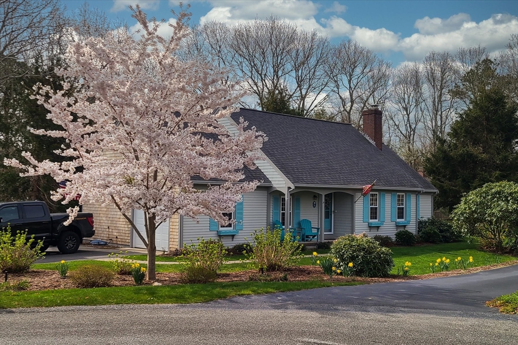 9 Washburn Pl, Dennis, Massachusetts, 3 Bedrooms Bedrooms, 6 Rooms Rooms,2 BathroomsBathrooms,Residential,For Sale,Washburn Pl,73471221