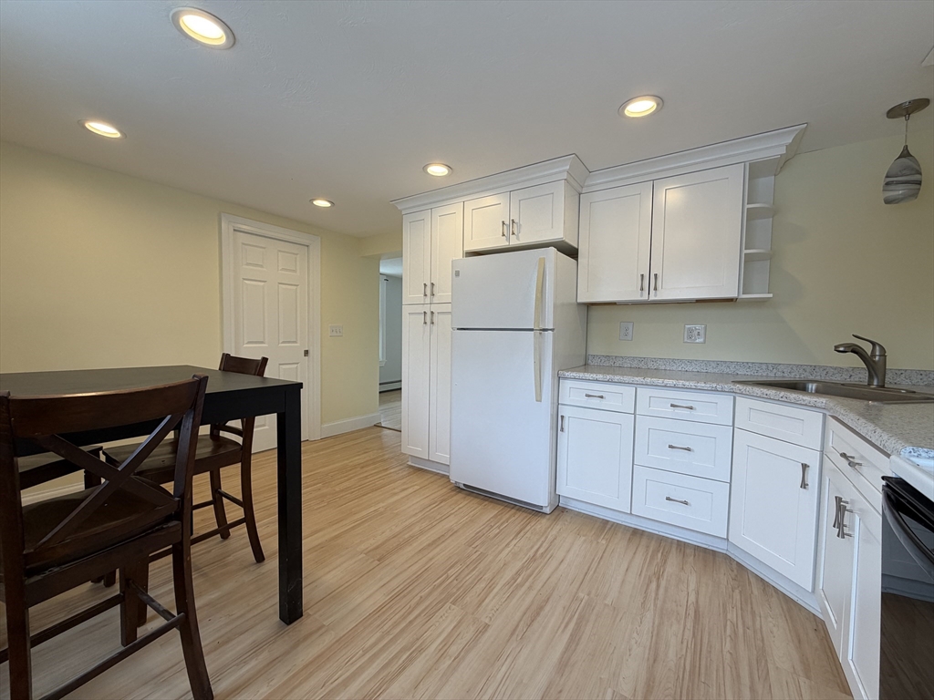 12 Community Way, Foxboro, Massachusetts, 1 Bedroom Bedrooms, 3 Rooms Rooms,1 BathroomBathrooms,Residential Lease,For Rent,Community Way,73471526