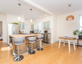 31 Elm, Newton, Massachusetts, 2 Bedrooms Bedrooms, 6 Rooms Rooms,1 BathroomBathrooms,Residential Lease,For Rent,Elm,73472459