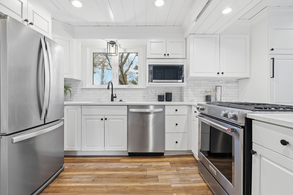 1034 Webster St, Needham, Massachusetts, 3 Bedrooms Bedrooms, 7 Rooms Rooms,1.5 BathroomsBathrooms,Residential,For Sale,Webster St,73488421