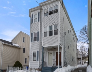 51-53 Holyoke Street, Malden, Massachusetts, 9 Bedrooms Bedrooms, 17 Rooms Rooms,3 BathroomsBathrooms,Residential Income,For Sale,Holyoke Street,73488683