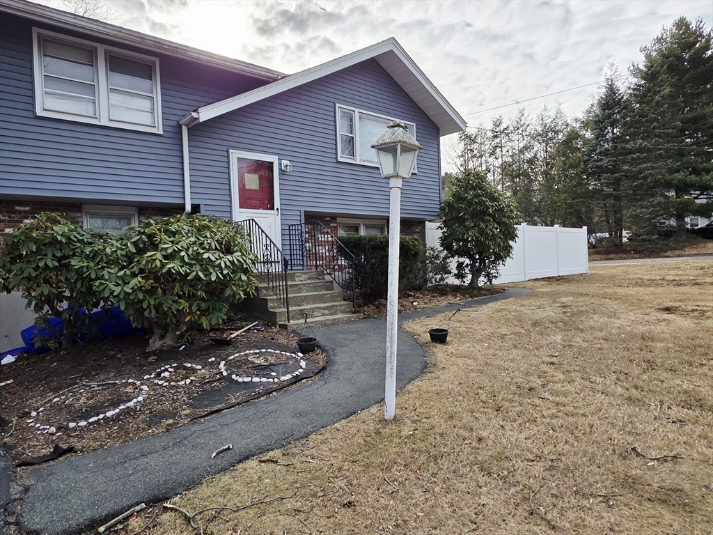 2196 Central St, Stoughton, Massachusetts, 3 Bedrooms Bedrooms, 6 Rooms Rooms,2 BathroomsBathrooms,Residential,For Sale,Central St,73488682