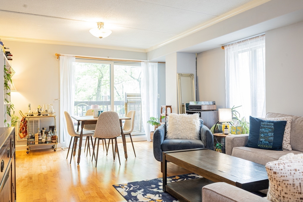 280 Harvard St, Cambridge, Massachusetts, 2 Bedrooms Bedrooms, 4 Rooms Rooms,1.5 BathroomsBathrooms,Residential,For Sale,Harvard St,73488646