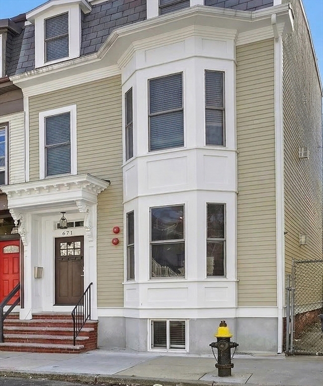 671 E 5th St, Boston, Massachusetts, 2 Bedrooms Bedrooms, 4 Rooms Rooms,2.5 BathroomsBathrooms,Residential,For Sale,E 5th St,73488448