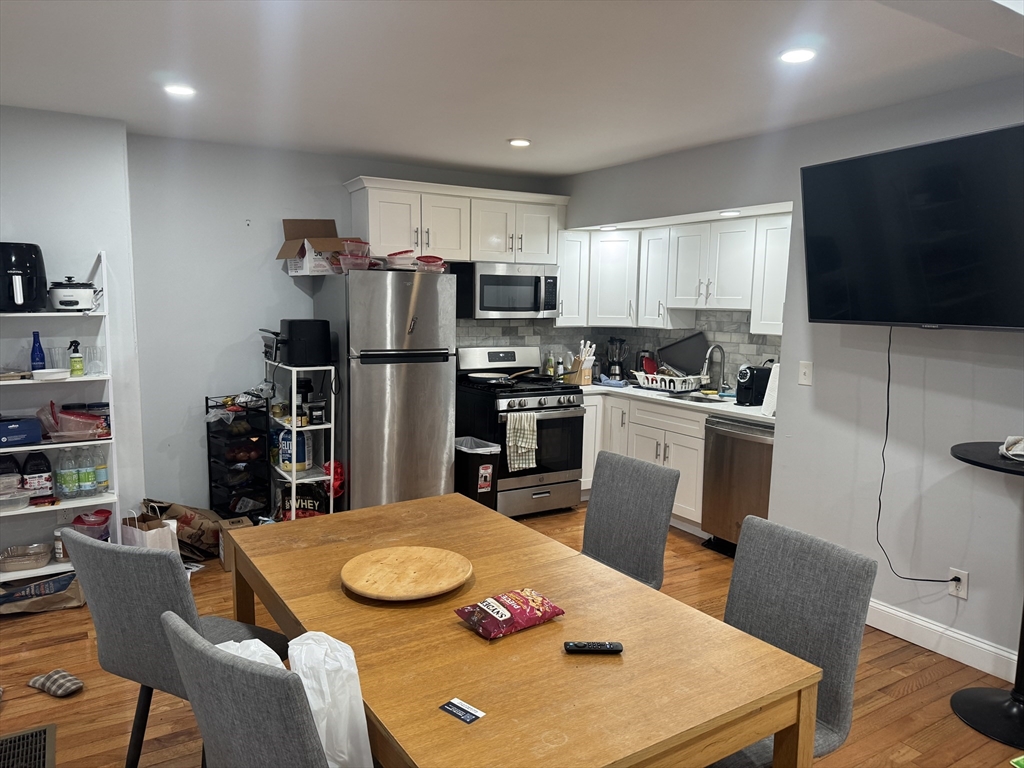 475 Massachusetts Ave, Boston, Massachusetts, 3 Bedrooms Bedrooms, 5 Rooms Rooms,2 BathroomsBathrooms,Residential Lease,For Rent,Massachusetts Ave,73488470