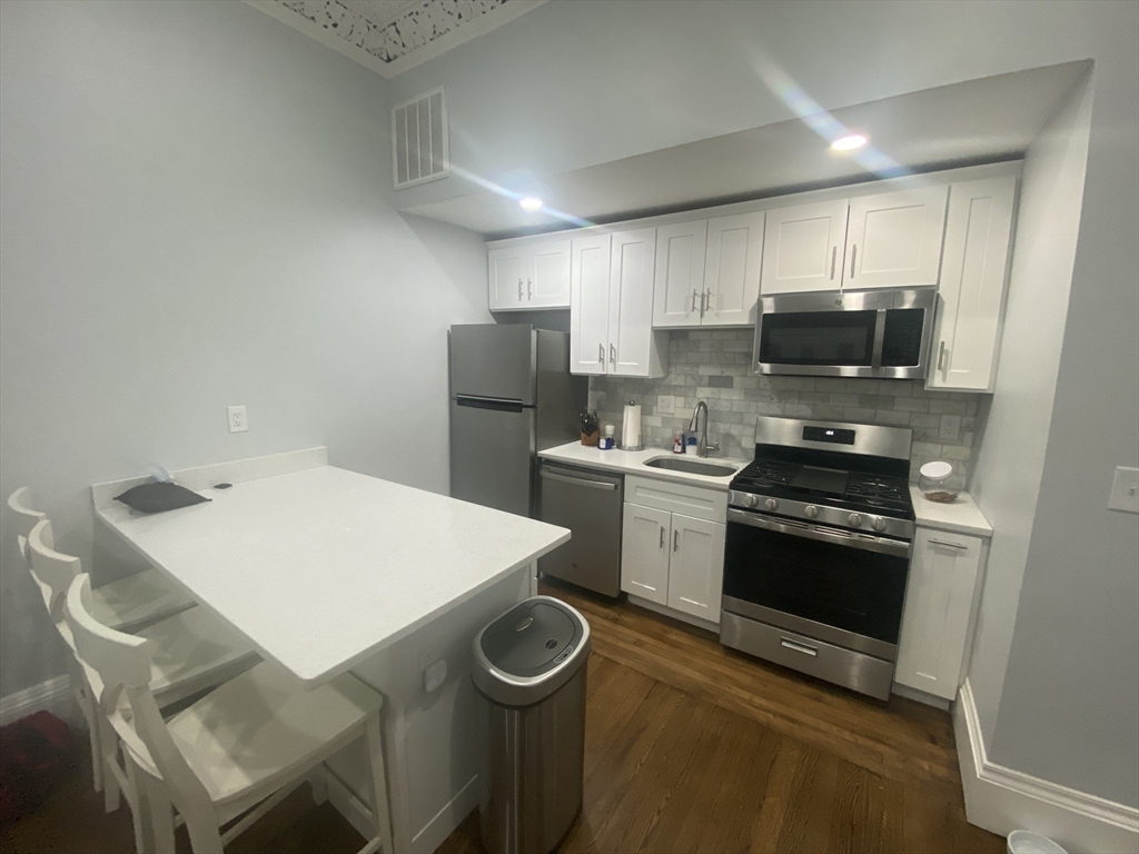 475 Massachusetts Ave, Boston, Massachusetts, 2 Bedrooms Bedrooms, 4 Rooms Rooms,1 BathroomBathrooms,Residential Lease,For Rent,Massachusetts Ave,73488474
