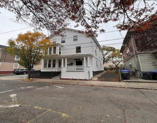 77 Pekin, Providence, Rhode Island, 3 Bedrooms Bedrooms, 5 Rooms Rooms,1 BathroomBathrooms,Residential Lease,For Rent,Pekin,73488499