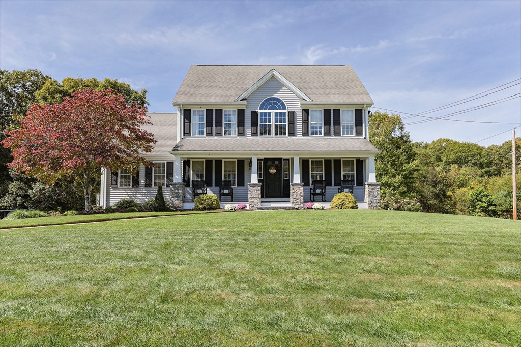 35 Christopher Drive, Attleboro, Massachusetts, 3 Bedrooms Bedrooms, 7 Rooms Rooms,2.5 BathroomsBathrooms,Residential,For Sale,Christopher Drive,73488516