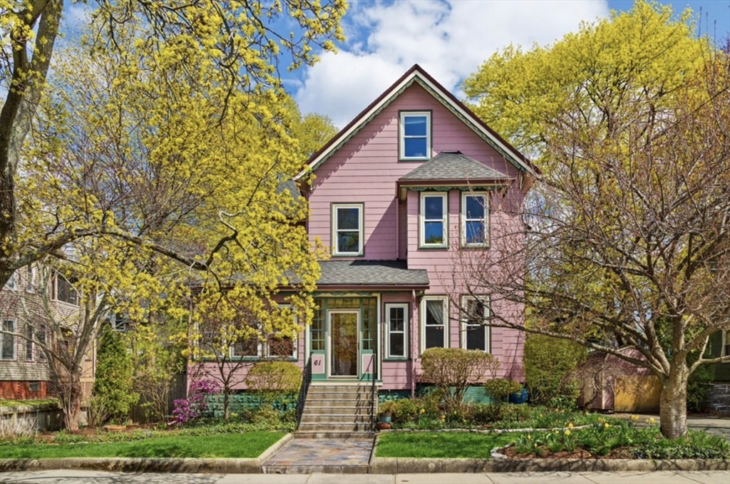 61 Dudley St., Medford, Massachusetts, 4 Bedrooms Bedrooms, 11 Rooms Rooms,3 BathroomsBathrooms,Residential,For Sale,Dudley St.,73488458