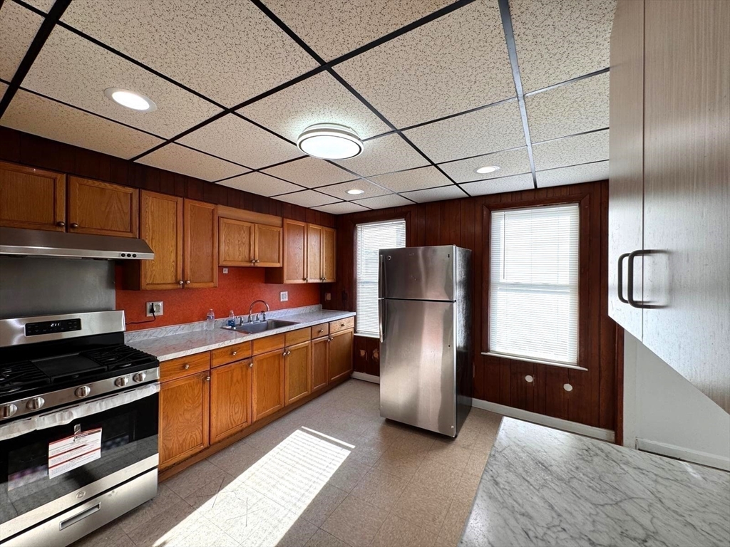 11 Fairmont Pl, Malden, Massachusetts, 3 Bedrooms Bedrooms, 6 Rooms Rooms,1 BathroomBathrooms,Residential Lease,For Rent,Fairmont Pl,73488590