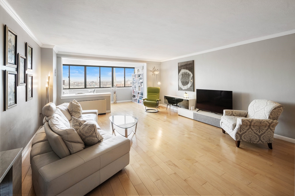 8 Whittier Pl, Boston, Massachusetts, 1 Bedroom Bedrooms, 3 Rooms Rooms,1 BathroomBathrooms,Residential,For Sale,Whittier Pl,73488598