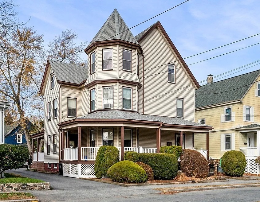 98 Paradise Street, Swampscott, Massachusetts, 3 Bedrooms Bedrooms, 6 Rooms Rooms,1 BathroomBathrooms,Residential Lease,For Rent,Paradise Street,73488599