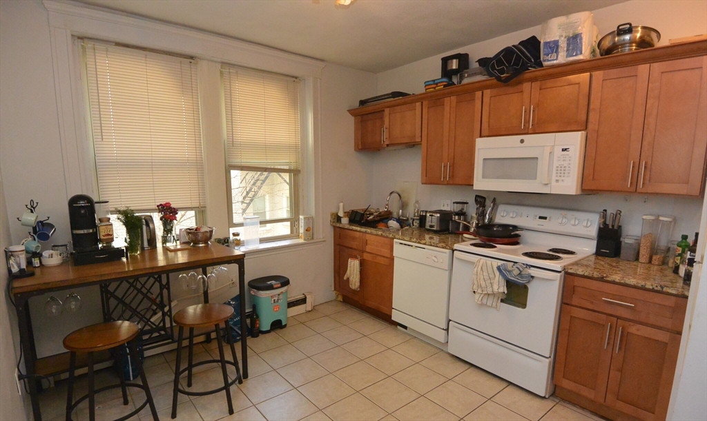 24 Ransom Rd, Boston, Massachusetts, 2 Bedrooms Bedrooms, 5 Rooms Rooms,1 BathroomBathrooms,Residential Lease,For Rent,Ransom Rd,73488610