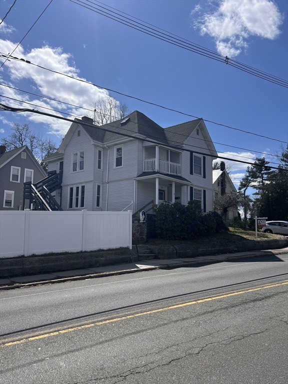 118 Temple St, Whitman, Massachusetts, 6 Bedrooms Bedrooms, 10 Rooms Rooms,2 BathroomsBathrooms,Residential Income,For Sale,Temple St,73488619