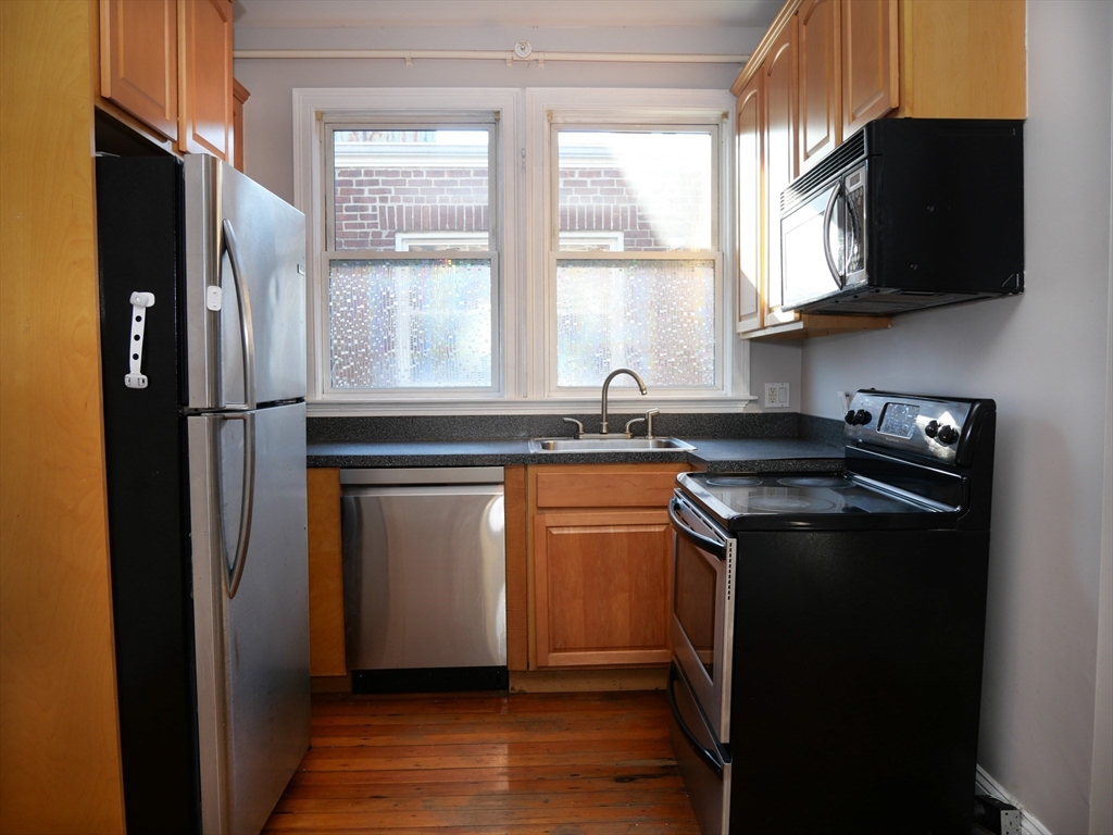 16 Chestnut Hill Ave, Boston, Massachusetts, 3 Bedrooms Bedrooms, 4 Rooms Rooms,1.5 BathroomsBathrooms,Residential Lease,For Rent,Chestnut Hill Ave,73488632