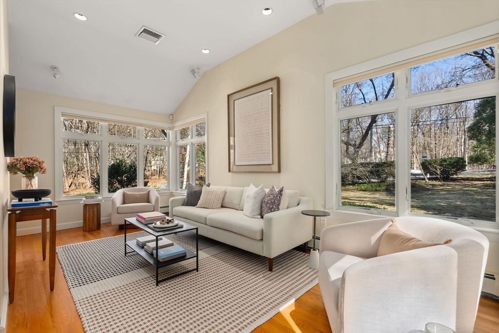 160 Varick Road, Newton, Massachusetts, 4 Bedrooms Bedrooms, 9 Rooms Rooms,3 BathroomsBathrooms,Residential,For Sale,Varick Road,73488581