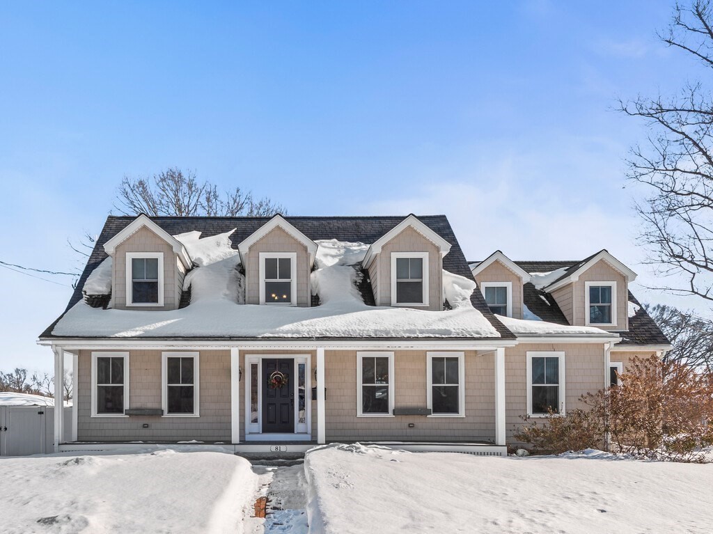 81 Longmeadow Dr, Lowell, Massachusetts, 5 Bedrooms Bedrooms, 9 Rooms Rooms,3.5 BathroomsBathrooms,Residential,For Sale,Longmeadow Dr,73488373