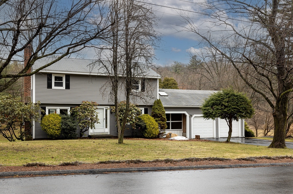 5 Suzanne Ter, Grafton, Massachusetts, 4 Bedrooms Bedrooms, 8 Rooms Rooms,2 BathroomsBathrooms,Residential,For Sale,Suzanne Ter,73488460