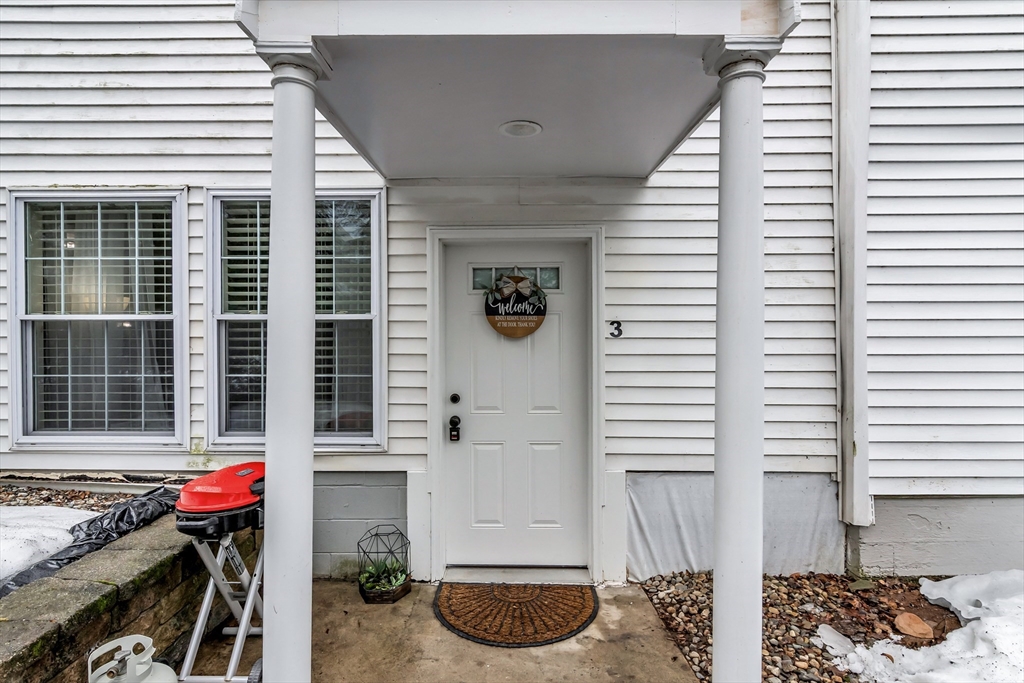31-33 Ashland St, Haverhill, Massachusetts, 2 Bedrooms Bedrooms, 4 Rooms Rooms,1.5 BathroomsBathrooms,Residential,For Sale,Ashland St,73488391