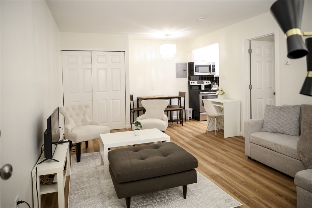 7 Arizona Terrace, Arlington, Massachusetts, 1 Bedroom Bedrooms, 3 Rooms Rooms,1 BathroomBathrooms,Residential Lease,For Rent,Arizona Terrace,73488389