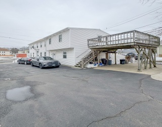117 Central Street, Peabody, Massachusetts, 1 Bedroom Bedrooms, 4 Rooms Rooms,1 BathroomBathrooms,Residential Lease,For Rent,Central Street,73488711