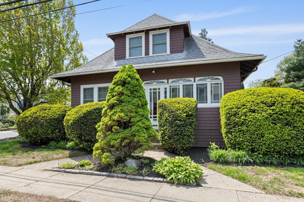 231 Wachusett Avenue, Arlington, Massachusetts, 4 Bedrooms Bedrooms, 9 Rooms Rooms,2 BathroomsBathrooms,Residential,For Sale,Wachusett Avenue,73488712