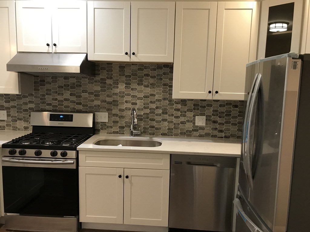 6 Bispham St, Boston, Massachusetts, 3 Bedrooms Bedrooms, 6 Rooms Rooms,2 BathroomsBathrooms,Residential Lease,For Rent,Bispham St,73488740