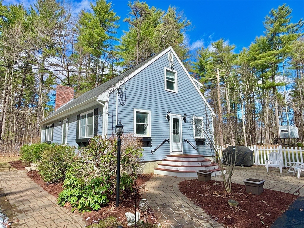 563 Boston Rd, Groton, Massachusetts, 3 Bedrooms Bedrooms, 9 Rooms Rooms,2 BathroomsBathrooms,Residential,For Sale,Boston Rd,73488738