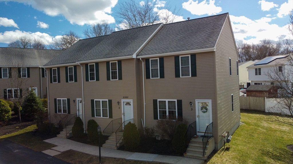 5065 N Main St, Fall River, Massachusetts, 2 Bedrooms Bedrooms, 5 Rooms Rooms,1.5 BathroomsBathrooms,Residential,For Sale,N Main St,73488751