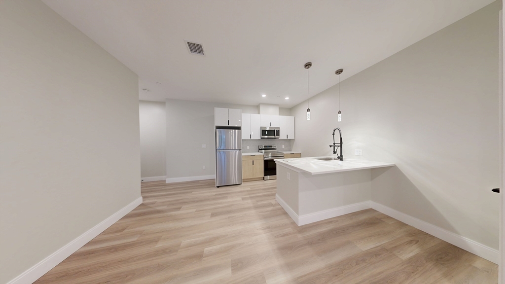 1700 Dorchester Ave, Boston, Massachusetts, 1 Bedroom Bedrooms, 4 Rooms Rooms,1 BathroomBathrooms,Residential Lease,For Rent,Dorchester Ave,73488781