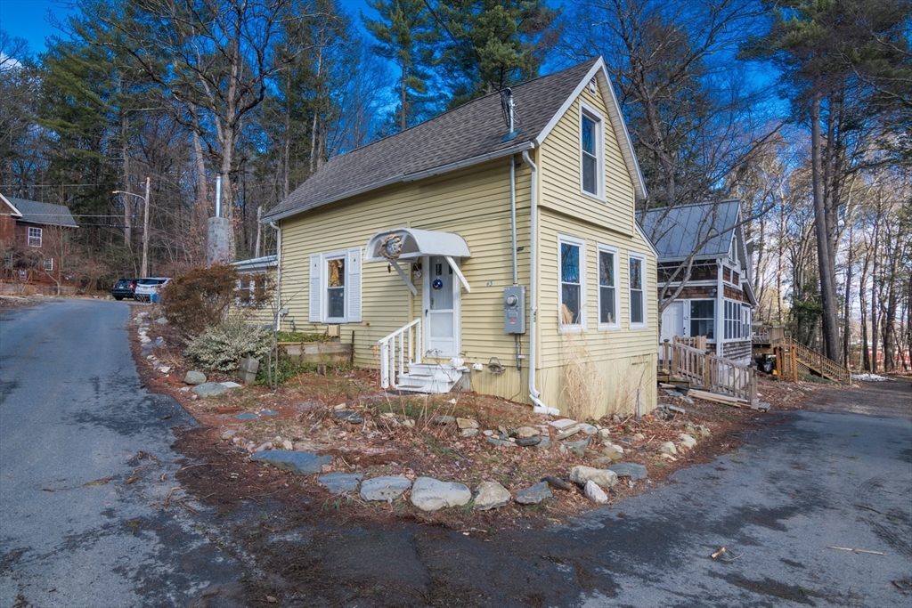 43 Laurel Park, Northampton, Massachusetts, 2 Bedrooms Bedrooms, 4 Rooms Rooms,2 BathroomsBathrooms,Residential,For Sale,Laurel Park,73488785