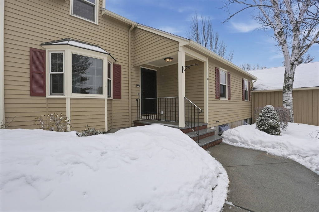 47 Collins St, Danvers, Massachusetts, 3 Bedrooms Bedrooms, 9 Rooms Rooms,2.5 BathroomsBathrooms,Residential,For Sale,Collins St,73488808