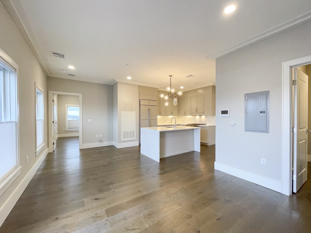 214 Market St, Boston, Massachusetts, 2 Bedrooms Bedrooms, 6 Rooms Rooms,2 BathroomsBathrooms,Residential Lease,For Rent,Market St,73488820