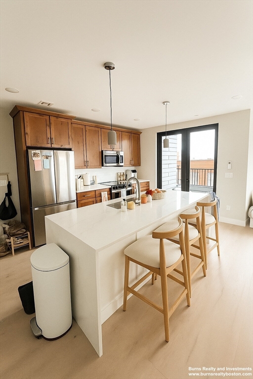 400 West Broadway, Boston, Massachusetts, 2 Bedrooms Bedrooms, 3 Rooms Rooms,2 BathroomsBathrooms,Residential Lease,For Rent,West Broadway,73466475