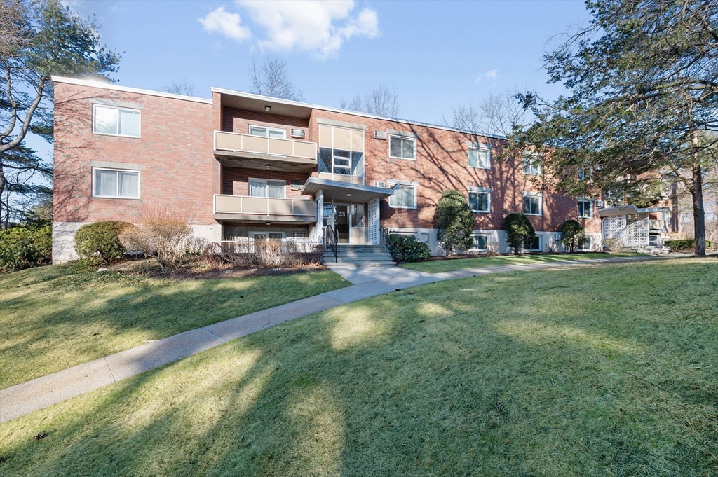 33 Jacqueline Rd, Waltham, Massachusetts, 2 Bedrooms Bedrooms, 4 Rooms Rooms,1 BathroomBathrooms,Residential,For Sale,Jacqueline Rd,73470811