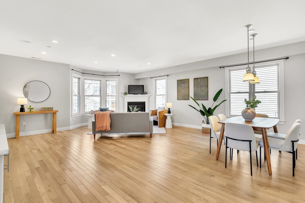 43 Lourdes Ave, Boston, Massachusetts, 3 Bedrooms Bedrooms, 5 Rooms Rooms,2 BathroomsBathrooms,Residential,For Sale,Lourdes Ave,73488839