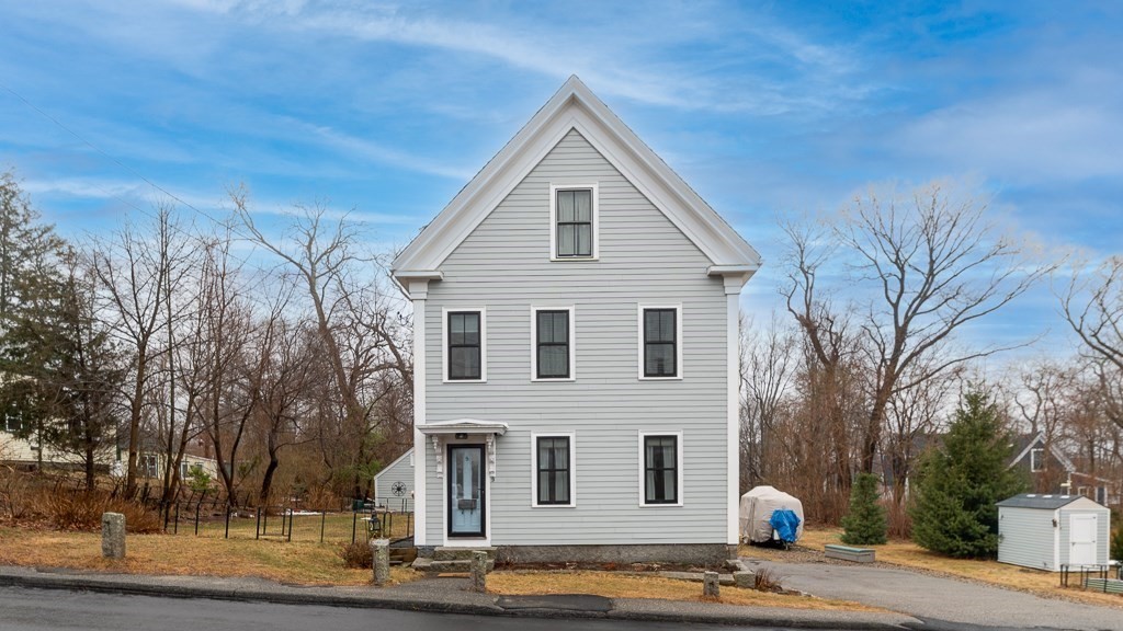 9 Hickory St, Gloucester, Massachusetts, 3 Bedrooms Bedrooms, 6 Rooms Rooms,2 BathroomsBathrooms,Residential,For Sale,Hickory St,73488842