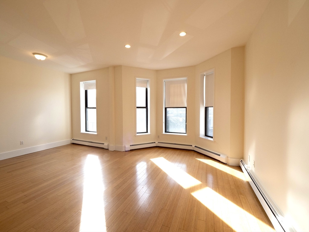 27 Fort Ave, Boston, Massachusetts, 2 Rooms Rooms,1 BathroomBathrooms,Residential Lease,For Rent,Fort Ave,73488855