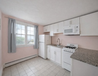 180 Tyngsboro Rd, Chelmsford, Massachusetts, 2 Bedrooms Bedrooms, 4 Rooms Rooms,1 BathroomBathrooms,Residential,For Sale,Tyngsboro Rd,73488863