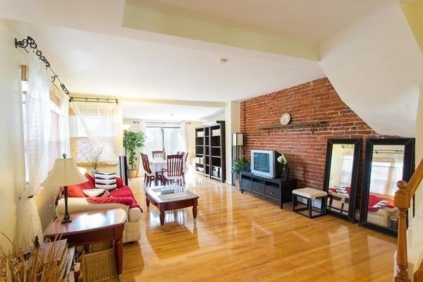 137 Sutherland Road, Boston, Massachusetts, 2 Bedrooms Bedrooms, 5 Rooms Rooms,1 BathroomBathrooms,Residential Lease,For Rent,Sutherland Road,73488864