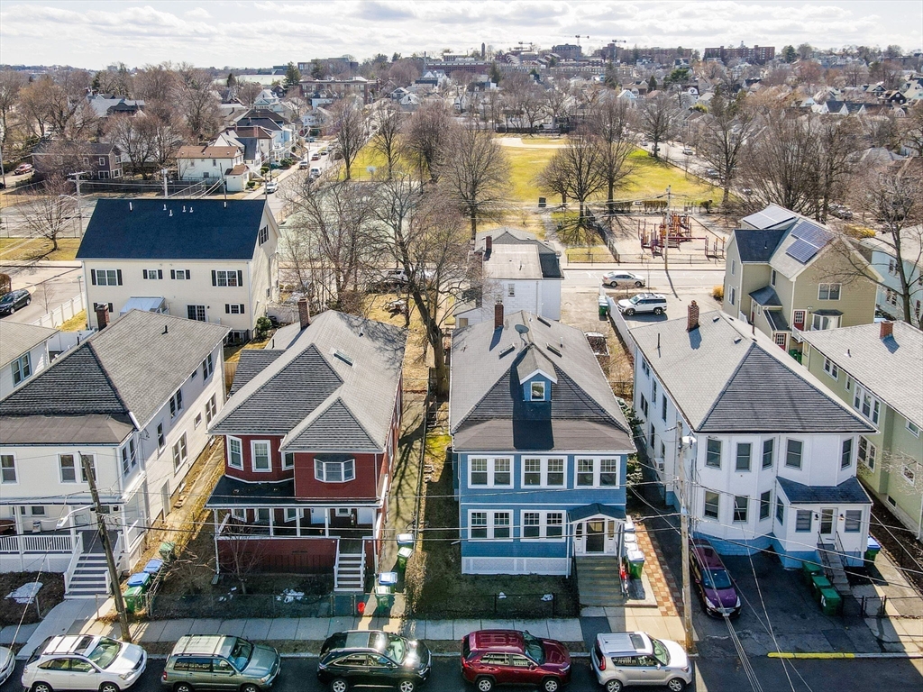 12 Metcalf St, Medford, Massachusetts, 2 Bedrooms Bedrooms, 5 Rooms Rooms,1 BathroomBathrooms,Residential,For Sale,Metcalf St,73488862