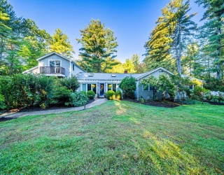 391 Maple St, Carlisle, Massachusetts, 4 Bedrooms Bedrooms, 12 Rooms Rooms,3.5 BathroomsBathrooms,Residential,For Sale,Maple St,73483046