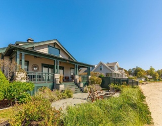 53 Raymond Street, Manchester, Massachusetts, 4 Bedrooms Bedrooms, 9 Rooms Rooms,3 BathroomsBathrooms,Residential,For Sale,Raymond Street,73488928