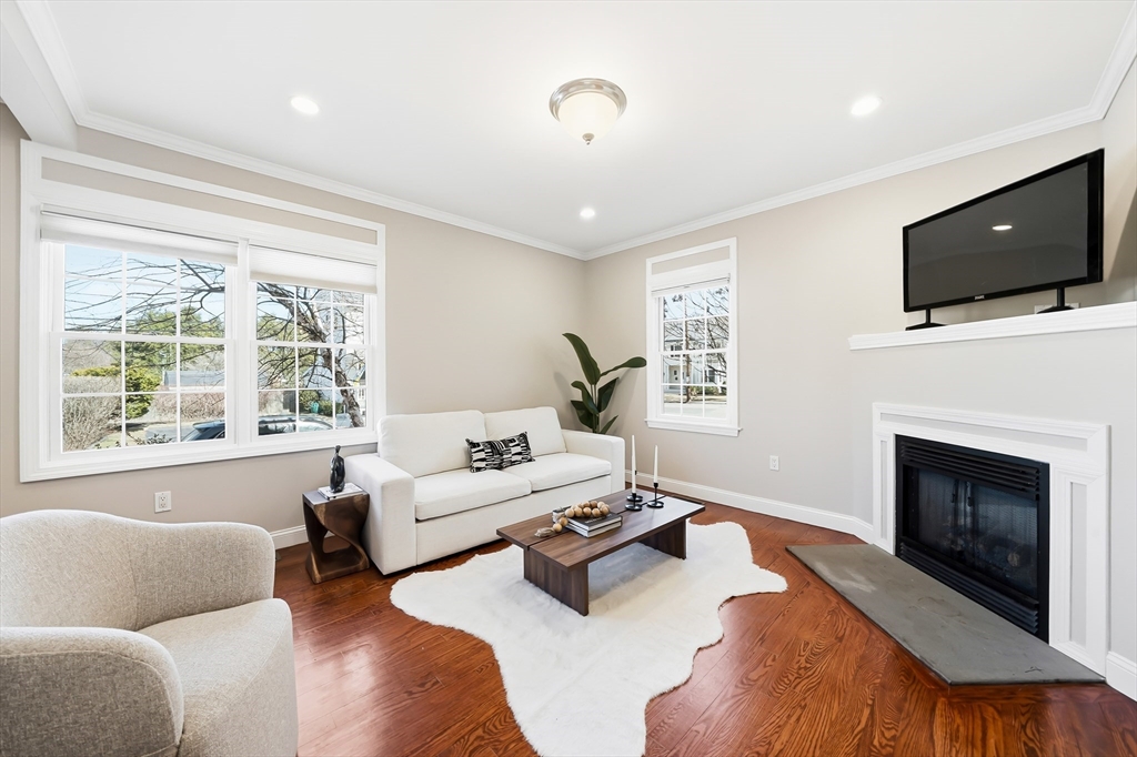 38 Pickering St, Winchester, Massachusetts, 3 Bedrooms Bedrooms, 8 Rooms Rooms,2.5 BathroomsBathrooms,Residential,For Sale,Pickering St,73488929