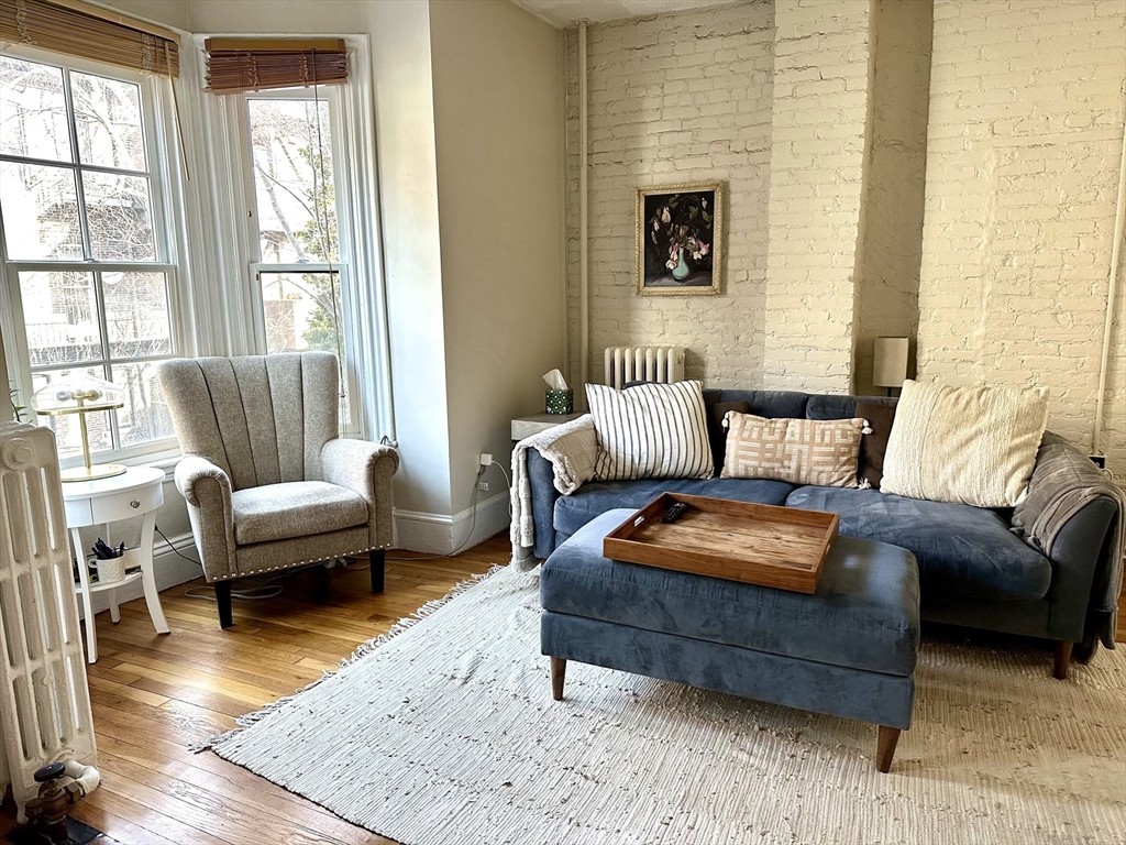 17 Dartmouth Place, Boston, Massachusetts, 1 Bedroom Bedrooms, 4 Rooms Rooms,1 BathroomBathrooms,Residential Lease,For Rent,Dartmouth Place,73488959