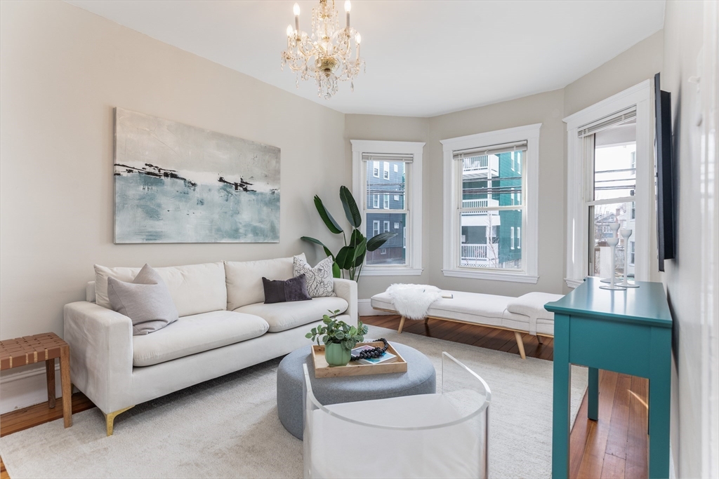 83 Conwell Ave, Somerville, Massachusetts, 3 Bedrooms Bedrooms, 6 Rooms Rooms,2 BathroomsBathrooms,Residential,For Sale,Conwell Ave,73488966