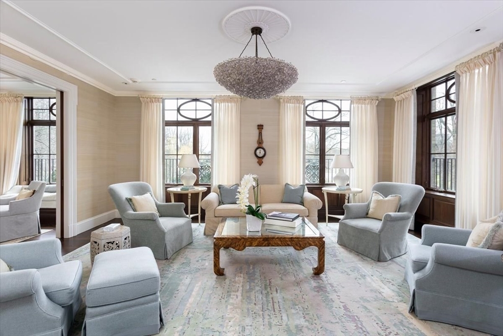 250 Boylston St, Boston, Massachusetts, 3 Bedrooms Bedrooms, 9 Rooms Rooms,5 BathroomsBathrooms,Residential,For Sale,Boylston St,73489081