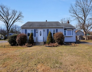 24 Herbert St, Longmeadow, Massachusetts, 2 Bedrooms Bedrooms, 4 Rooms Rooms,1 BathroomBathrooms,Residential,For Sale,Herbert St,73489102